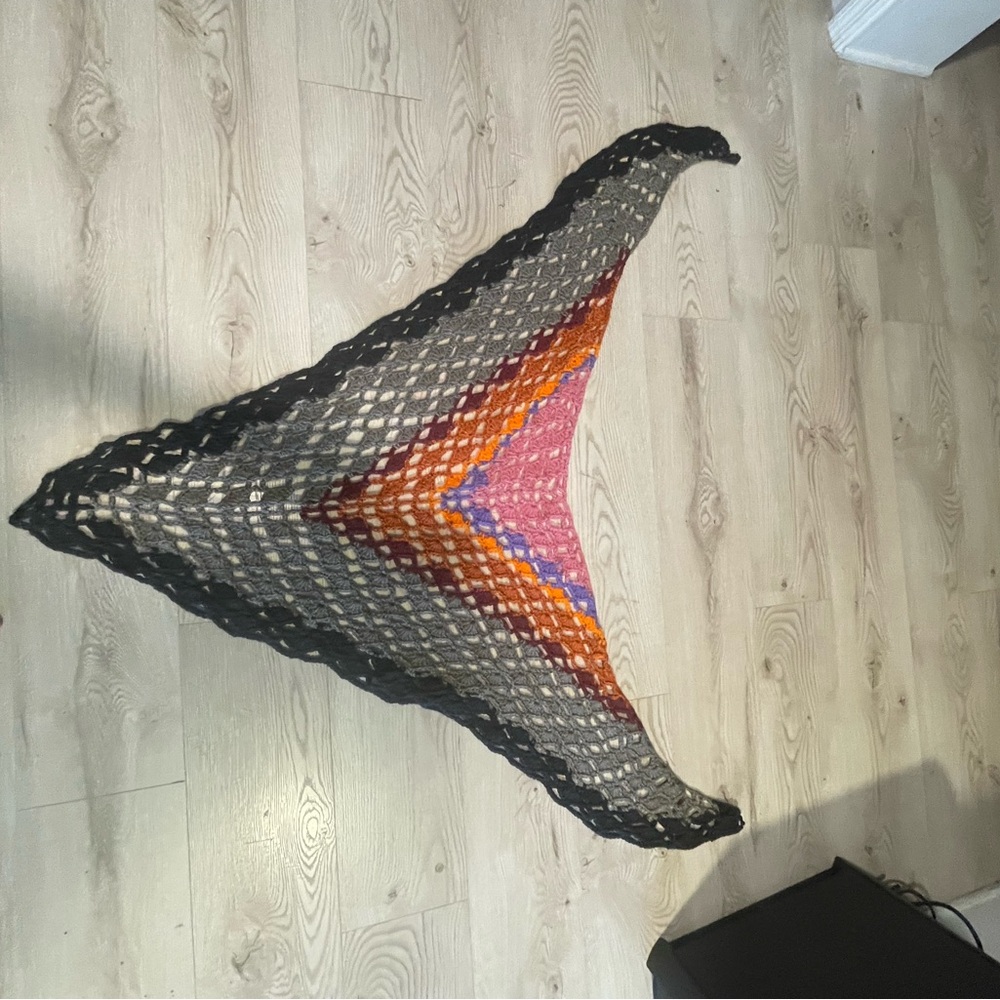 Hand-Crafted Crochet Shawl.Beautiful Yarn Excellent Condition #Grannycore View 4
